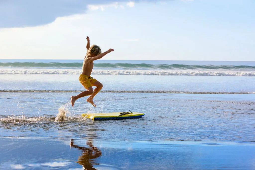 10 idées pour occuper les enfants sur la plage - Doctissimo