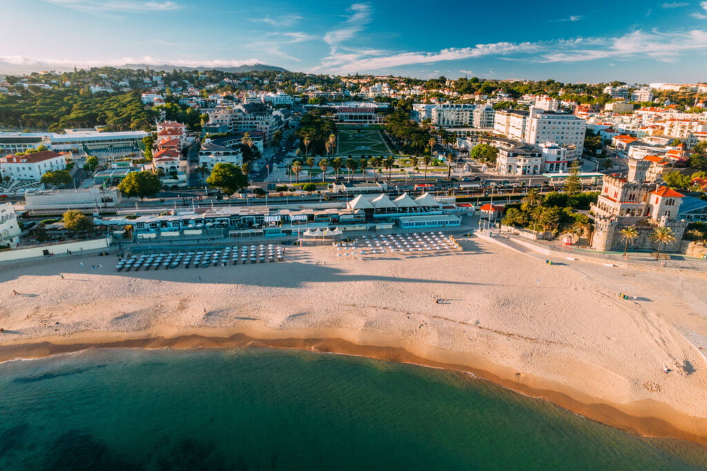 plage de Tamariz avec le Casino Estoril au bout du jardin et l’Hôtel Palacio sur la droite
