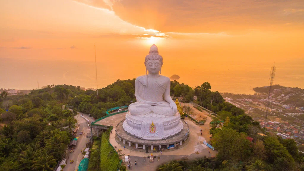 Superbe vue panoramique sur Phuket big Buddha au coucher du soleil sri lanka