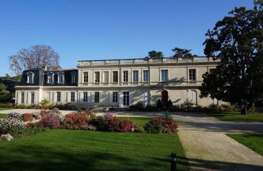 L'hotel De Ville De Merignac