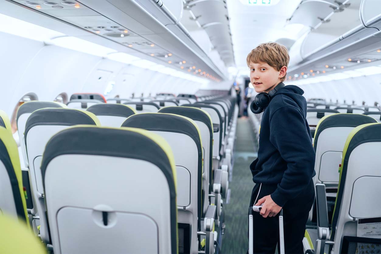 Enfants : à partir de quel âge peuvent-ils prendre l'avion seuls ?