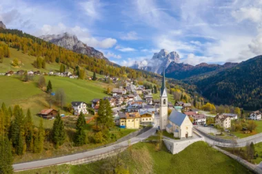 Automne dans les villages de Colle Santa Lucia et Selva di Cadore, Dolomites