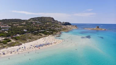 plage de sable blanc populaire, Italie 