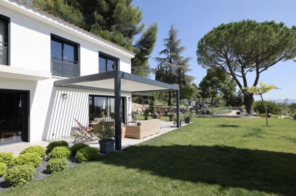 Aménager sa terrasse avec une pergola