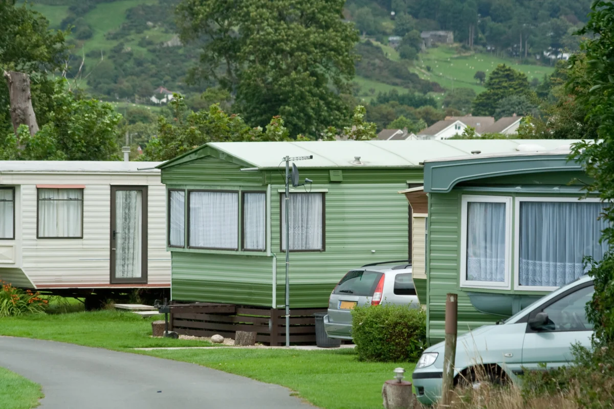 Des mobil-homes parfaitement intégrés dans un cadre naturel et paisible.