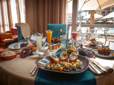 Un aperçu des plats du petit déjeuner au sein de l'hôtel Grand Mogador Menara.